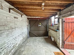Garage - click for photo gallery